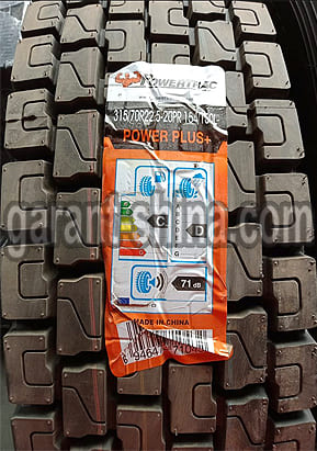 Powertrac Power Plus+ (приводная) 315/70 R22.5 154/150L 20PR - Фото протектора с этикеткой детально